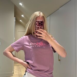 “Cute Pink Adidas Logo Tee – Size Small, Stylish & Comfy!”Cotton!